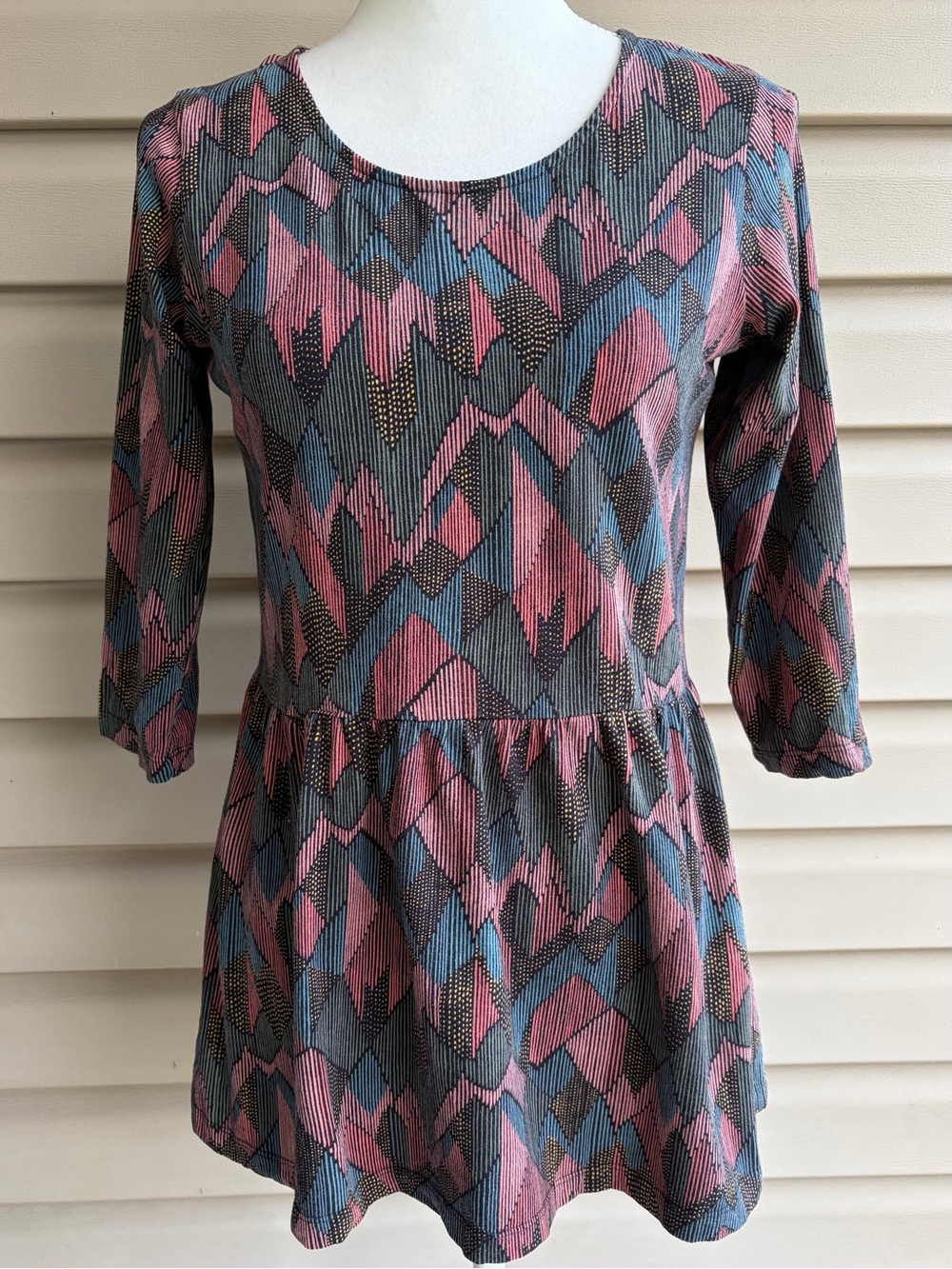•Mata Traders• Geometric Print Peplum Tunic Top - Size Small